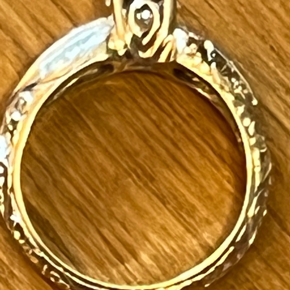 Certified Diamond Ring/18k White Gold, Brilliant Center Diamond/Smaller Diamonds - Picture 8 of 8